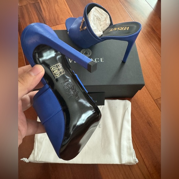 BNWT Versace Vitello Royal Blue High Heel Sandals! - Picture 2 of 3